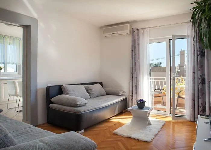 Klara Apartamento Makarska