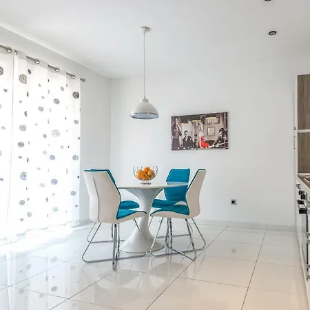 Klara Apartment *